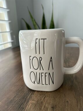 Rae Dunn “FIT FOR A QUEEN” Mug ☕👑